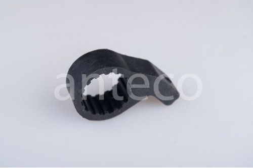 Тримач паливного насосу