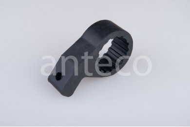 Тримач паливного насосу