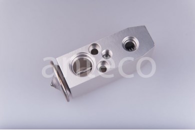 Розширювальний клапан компресора автокондиціонера