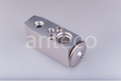 Розширювальний клапан компресора автокондиціонера