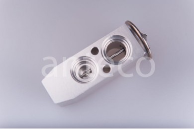 Розширювальний клапан компресора автокондиціонера